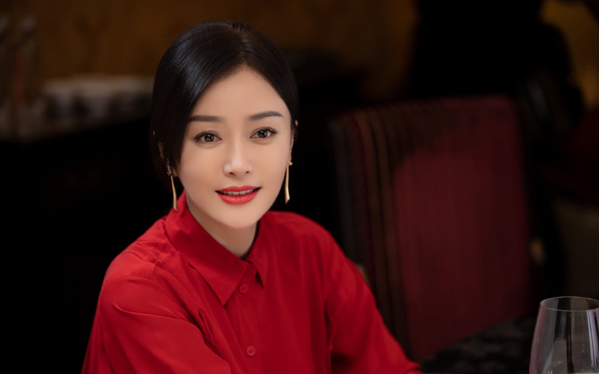 现场气氛火爆！球迷欢呼声不断，场面热烈！，球迷们非常激动